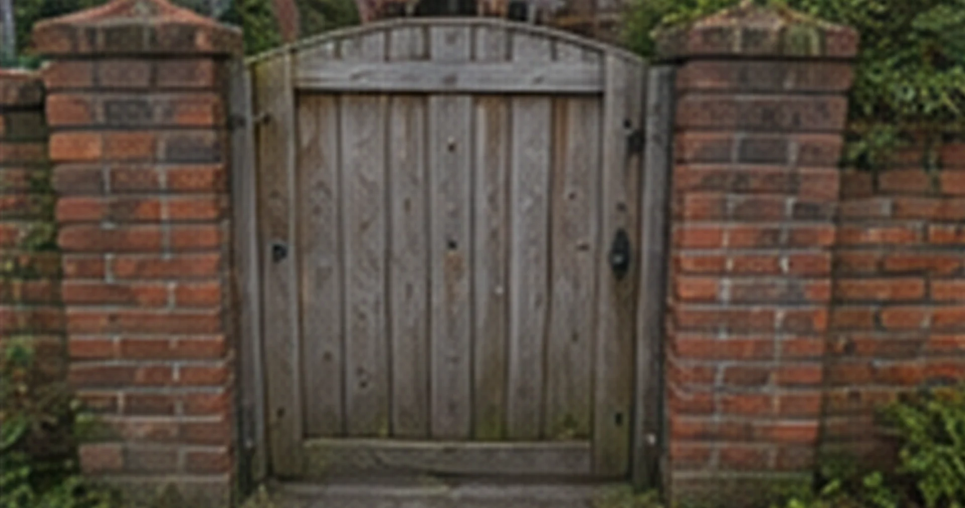 01-01-bespoke-steel-garden-gate-birmingham-before-1920x1011