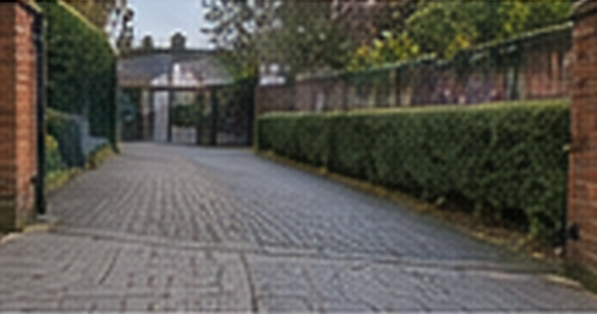 05_01_removable_driveway_security_bollards_wolverhampton_before-1920x1011
